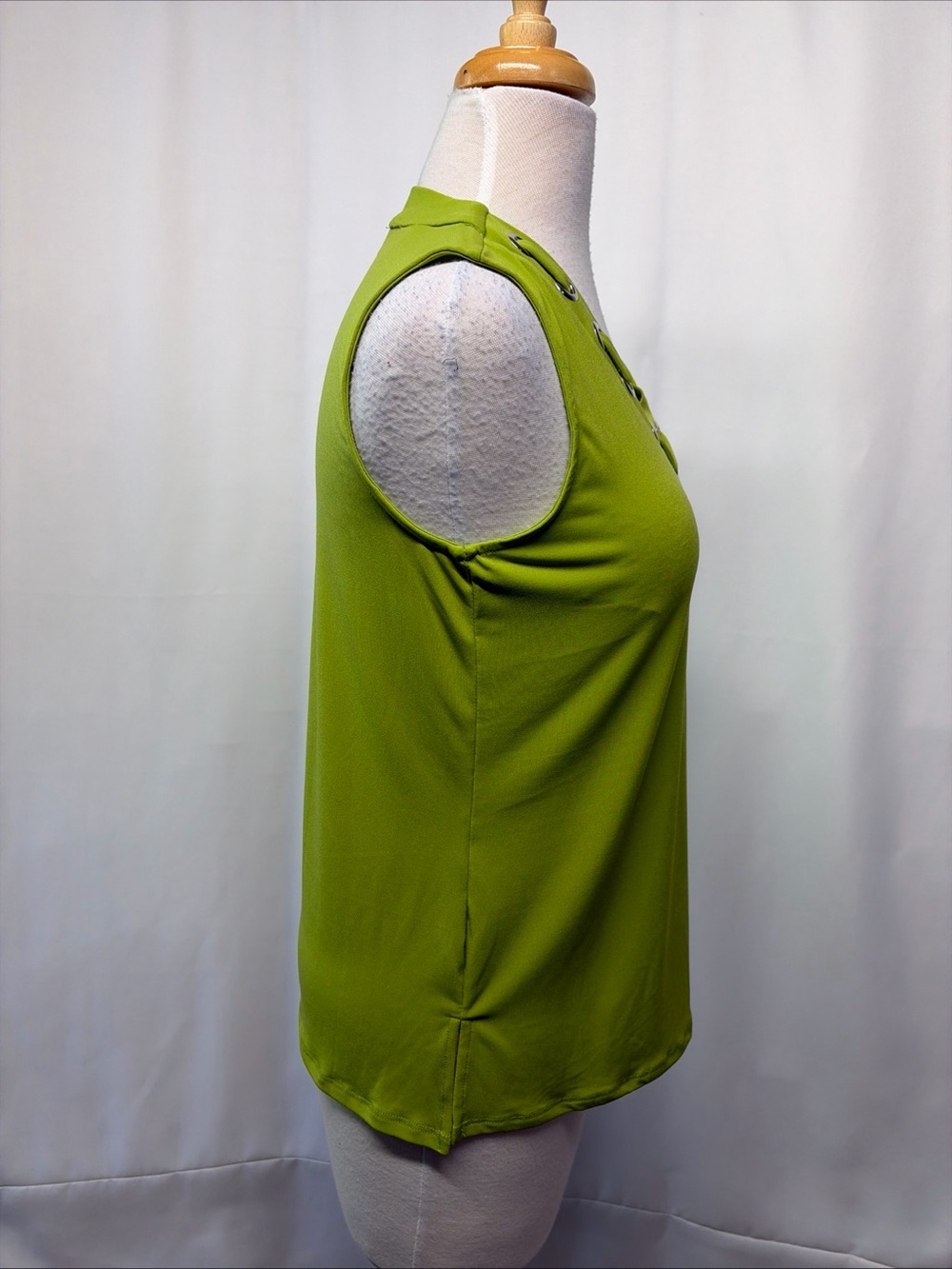 Carmen Marc Volvo Women’s Top XS Lime Stretch Sleeveless V Neck Brass Grommets - Picture 10 of 13